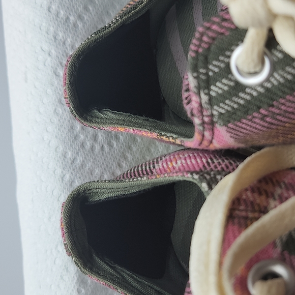 Converse size 8.5 women's shoes - Picture 6 of 7